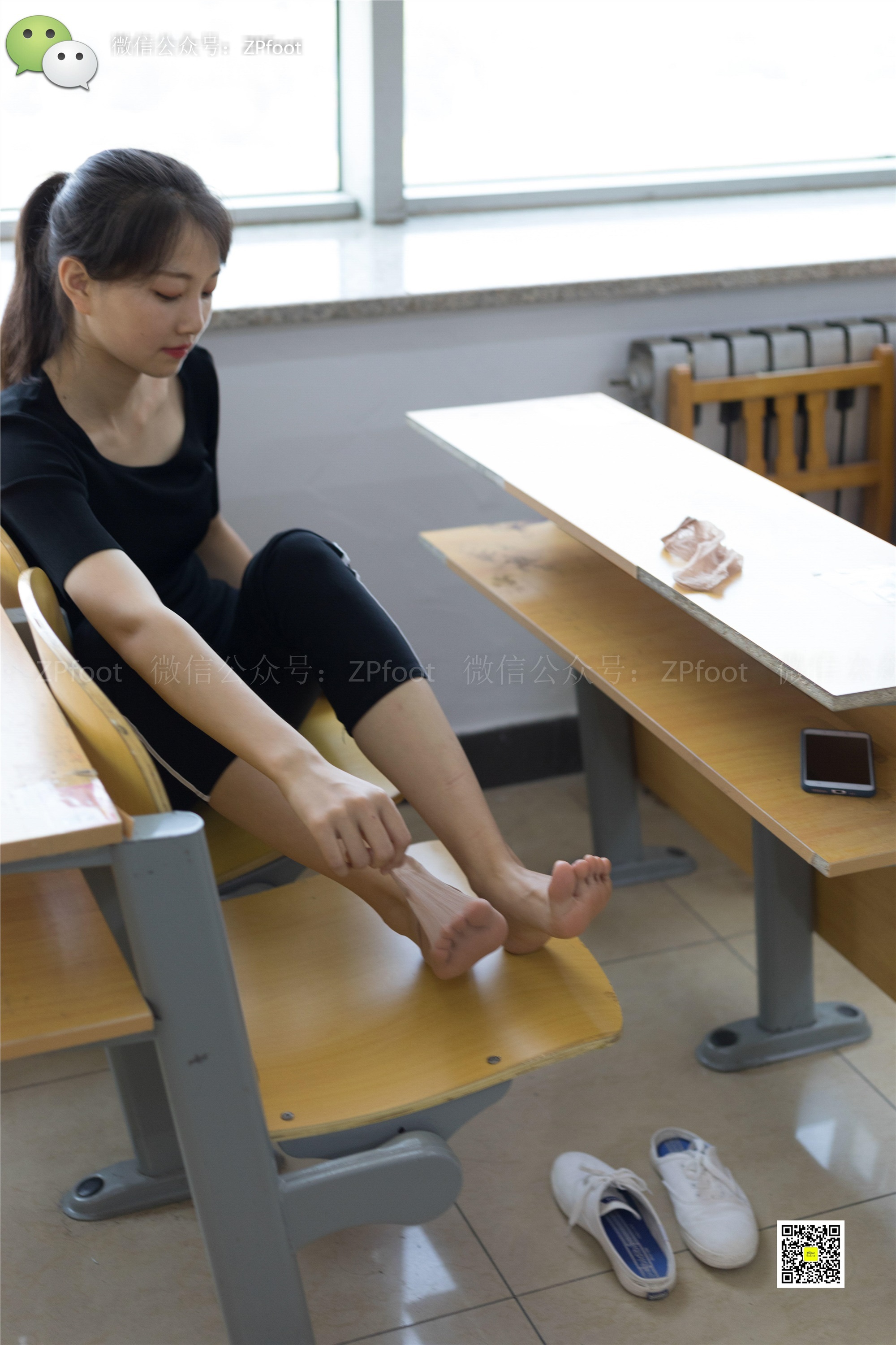 LSS山茶摄影 NO.004 教室短丝裸足